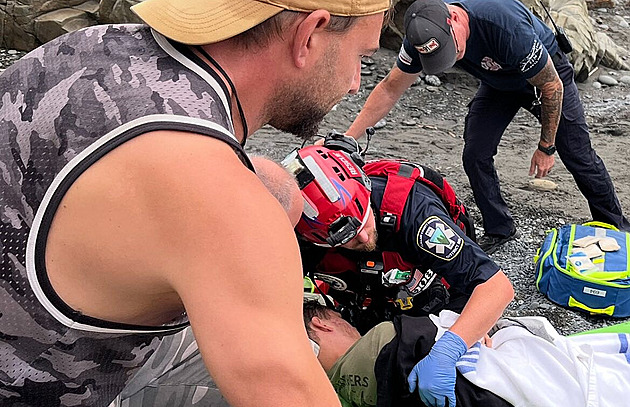 Hrdinou je Jakub z Česka. V USA zachránil mladíka, na nějž dopadl těžký balvan