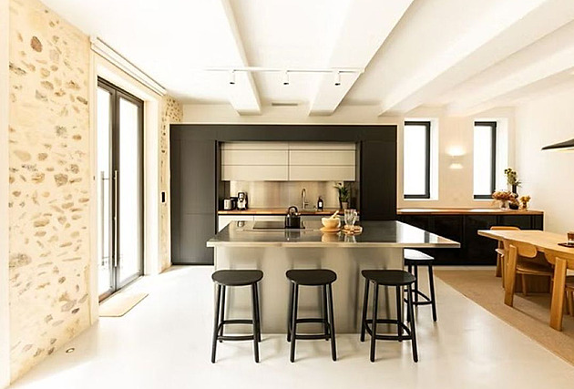 Starý dům v Provence omládl o 200 let. Historii si však zachoval