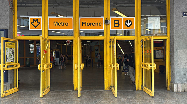 Mezi Florencí a Černým Mostem nejezdilo metro, na vině byla technická závada