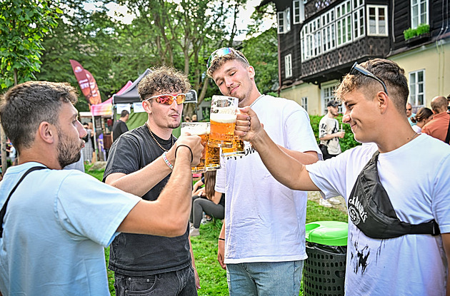 Tisíce lidí na gastrofestivalu v horských lázních. Nevhodná monstr akce, míní kritici