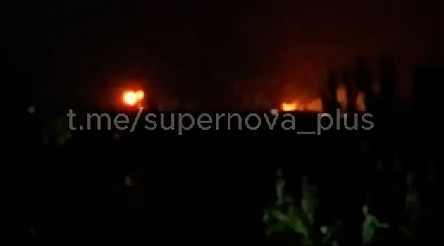 Ukrajinci trefili obří rafinerii Lukoilu. Rusko hlásí zničení ukrajinské výroby raket