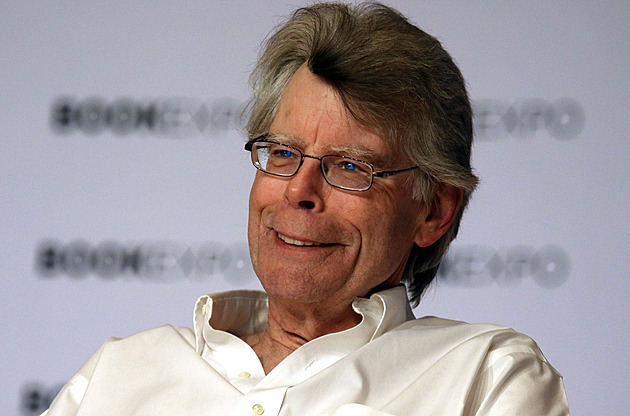 Stephen King tajně navštěvuje náhodná knihkupectví a podepisuje zde své knihy
