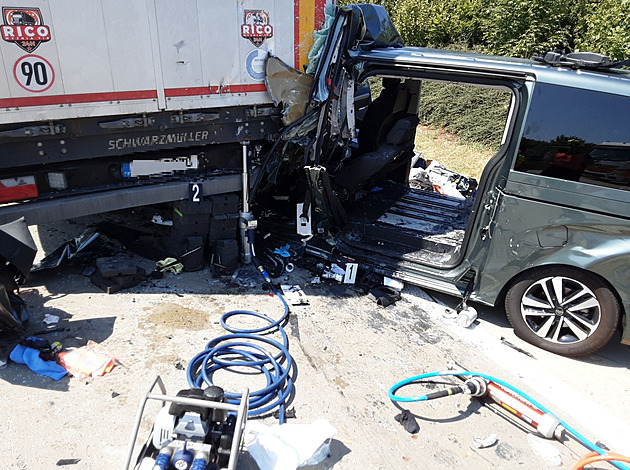 Řidič zraněný při nehodě na D1 byl od barev, nemohli ho tak vzít vrtulníkem