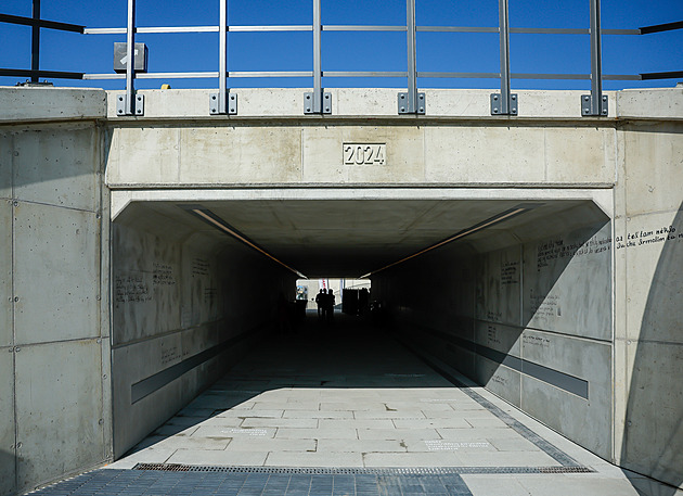 Místo „kanálu“ nový podchod za sto milionů. Před otevřením ho poškodili vandalové