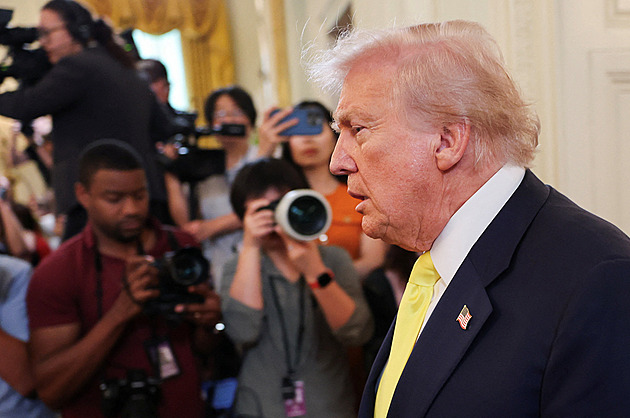 Trump volal do Norska Stoltenbergovi. Poptával Nobelovku za mír