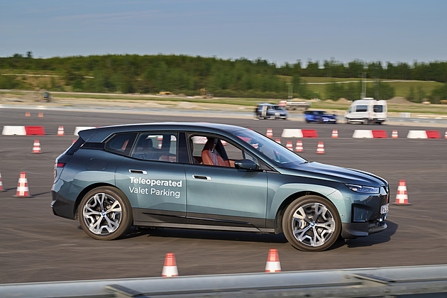 Na polygonu BMW u Sokolova shořel testovací vůz. První takový incident, říká firma